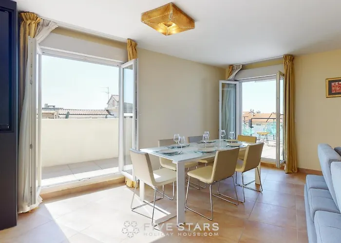 Luxury Beach Five Stars Holiday House