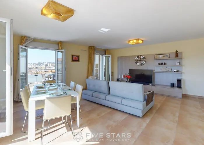 Luxury Beach Five Stars Holiday House